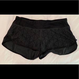 Lululemon Speed Up 2.5” Short gray and black